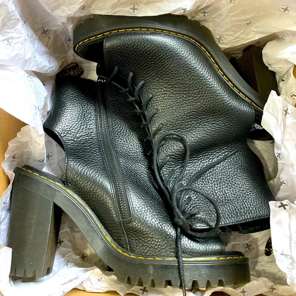 Dr Martens Carmelita Peep Toe Lace up Booties size 10